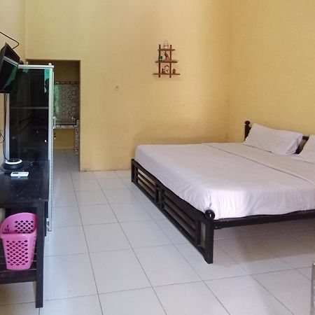 Reddoorz At El Shaday Homestay Banyuwangi Banyuwangi  Exterior photo