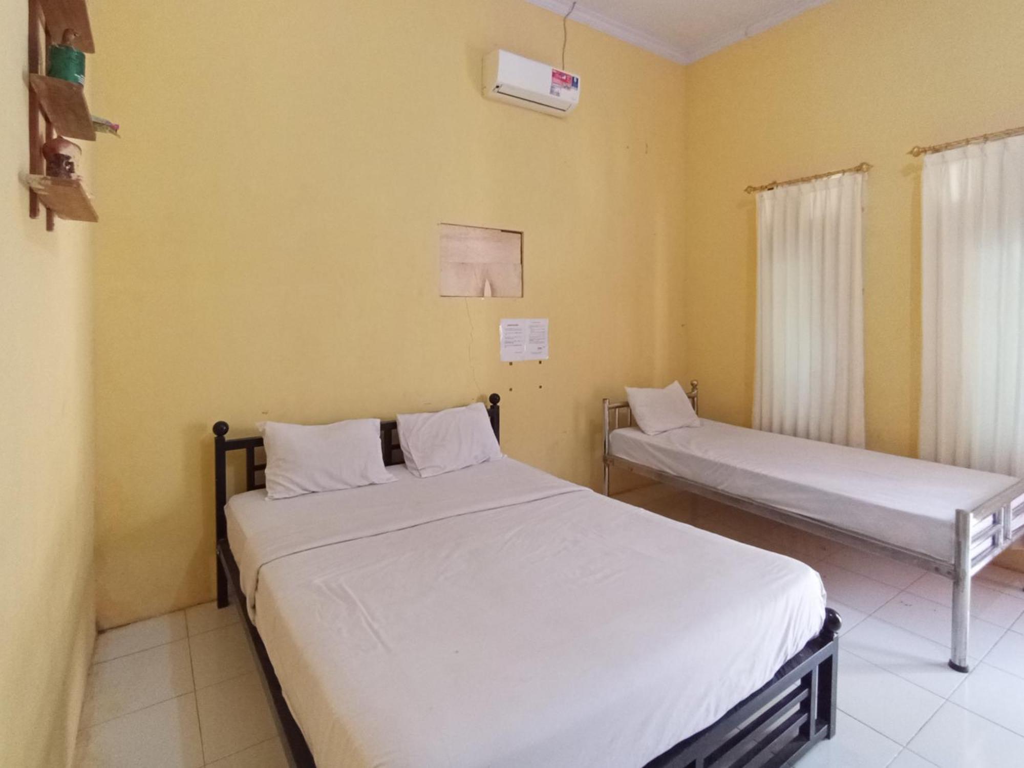 Reddoorz At El Shaday Homestay Banyuwangi Banyuwangi  Exterior photo